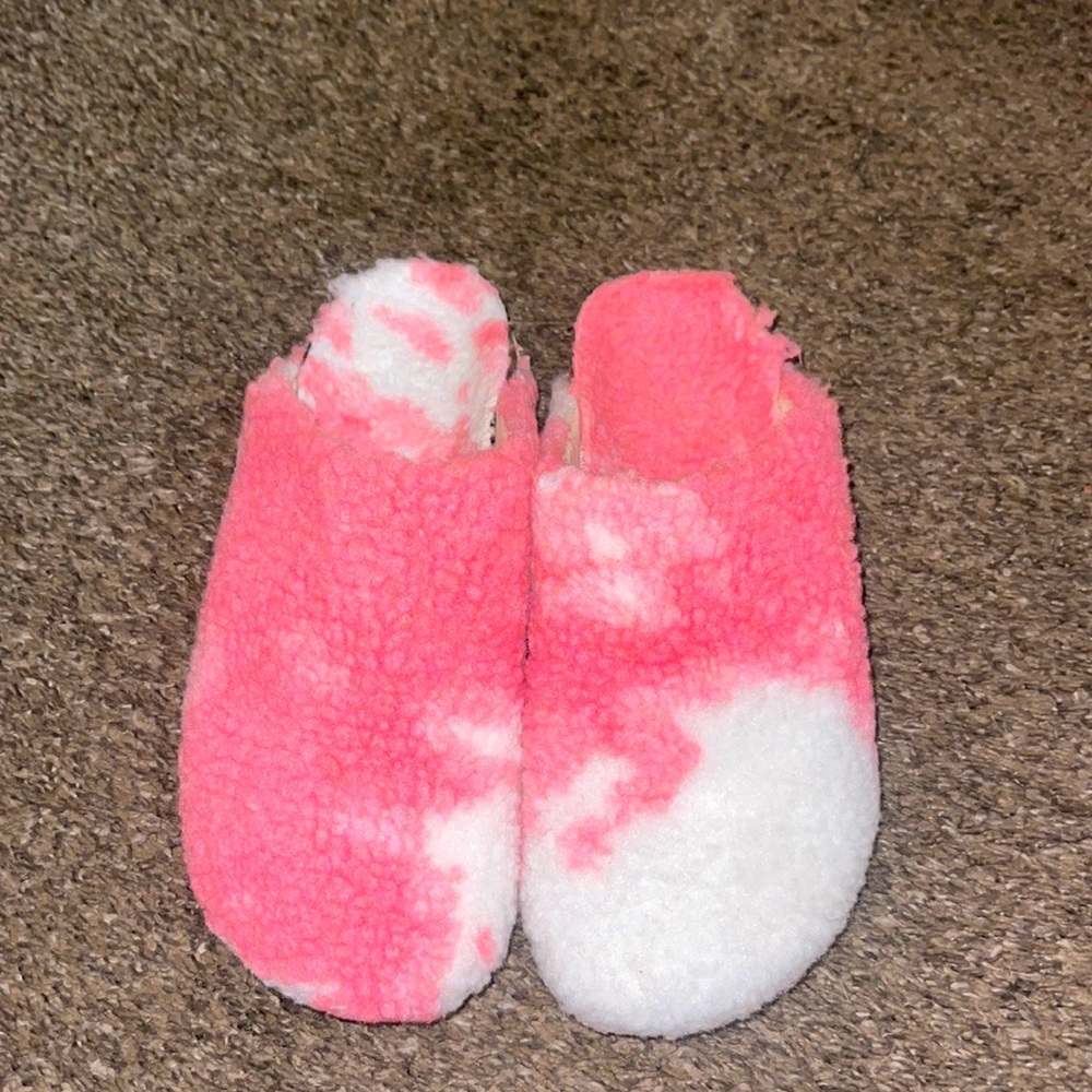 Brand new Cozy blush slippers size 5